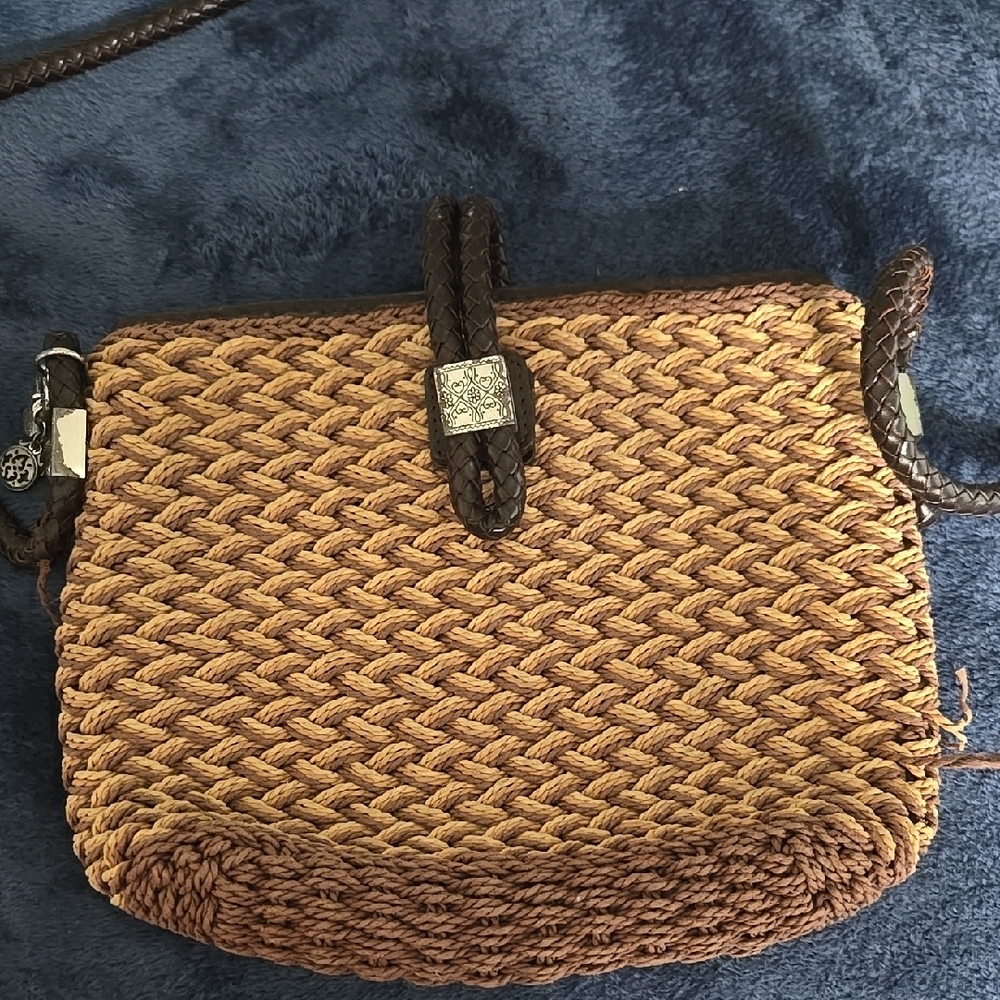 Brighton Straw Crossbody Leather Trimmed Handbag Purse Tote Shoulder Bag Charms.
